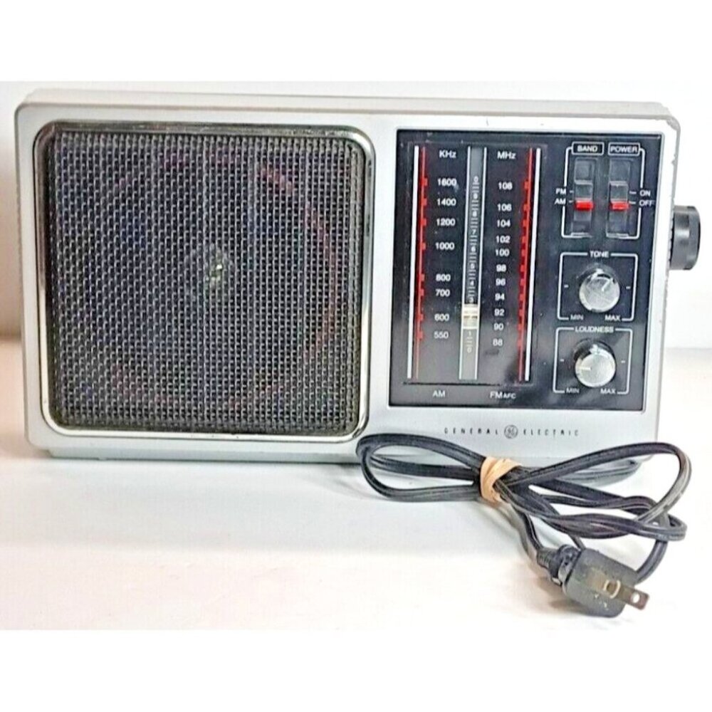 Vintage 70s 80s General Electric AM/FM Portable Radio Model 7-2857A Works Great!